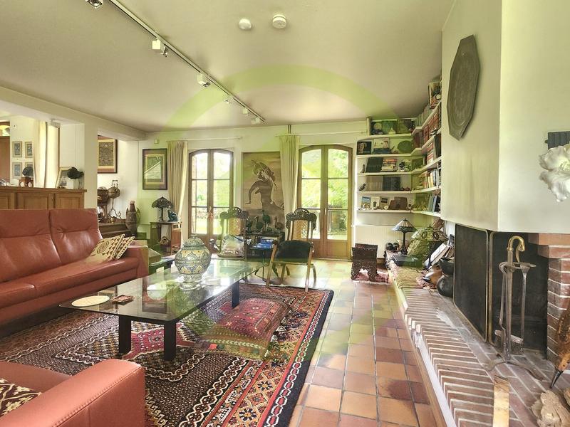 Maison - 218 m² - 6 pièces