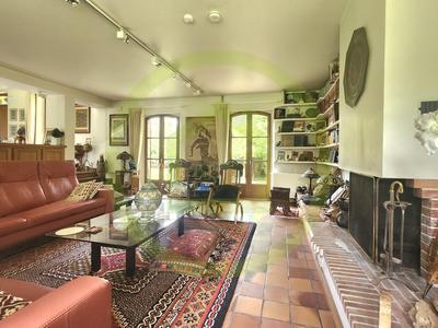 Maison - 218 m² - 6 pièces