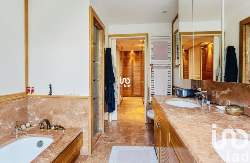 Maison - 527 m² - 5 pièces