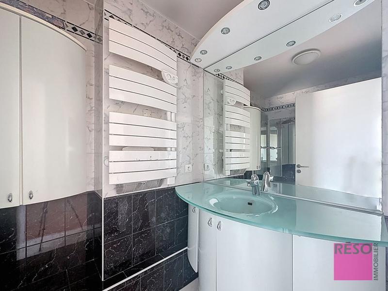 Appartement - 102 m² - 4 pièces