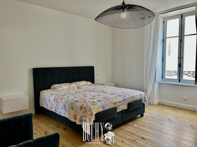 Maison - 254 m² - 8 pièces