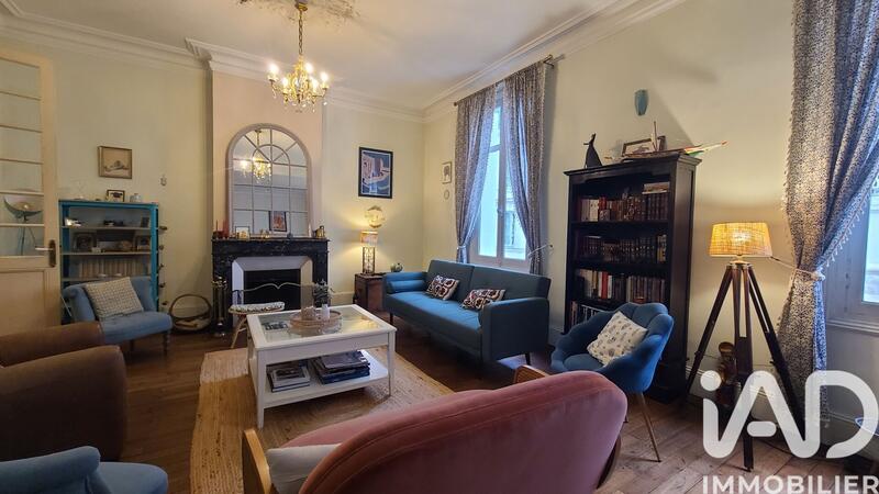 Maison de ville - 259 m² - 9 pièces