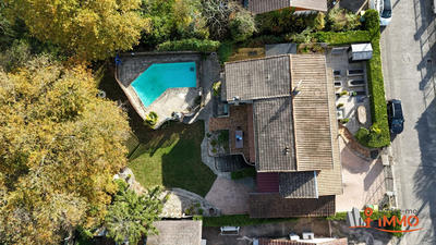 Villa - 172 m² - 8 pièces