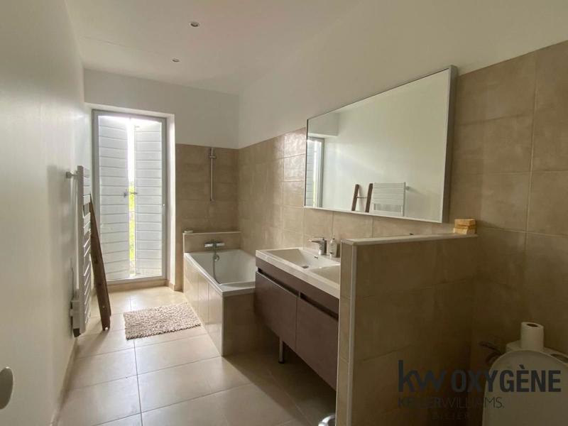 Maison - 240 m² - 8 pièces