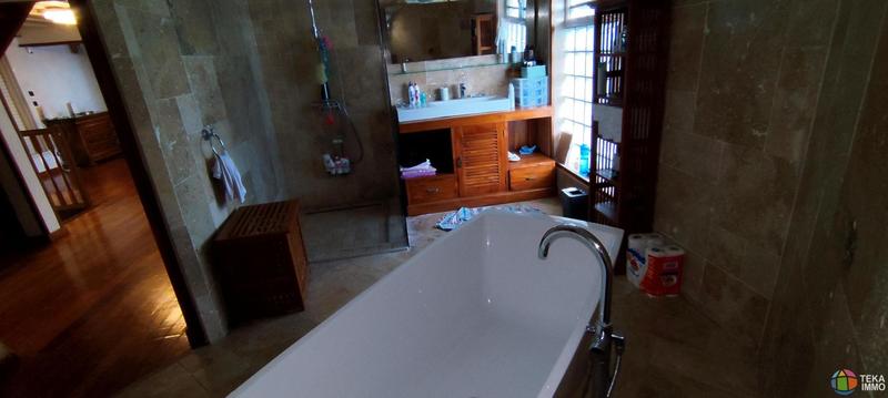 Villa - 241 m² - 5 pièces