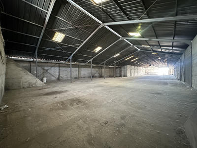 Entrepôt - 1 200 m²