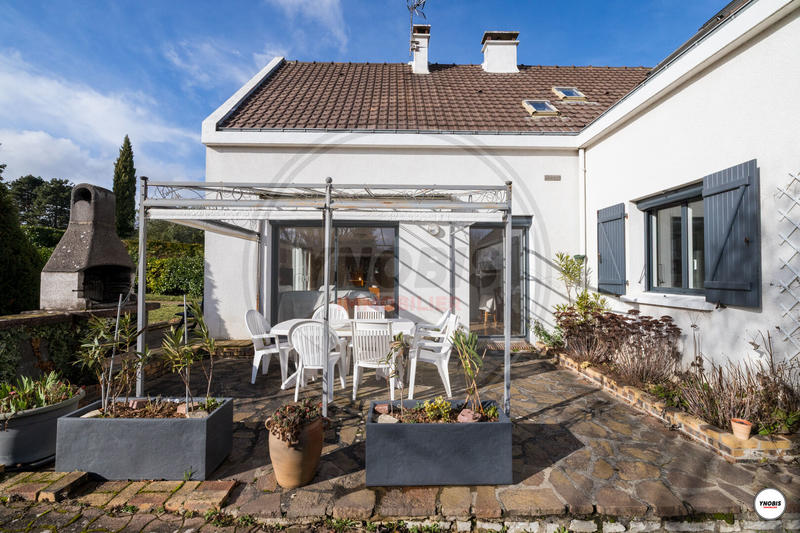 Maison - 202 m² - 7 pièces