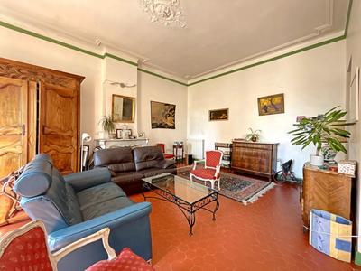 Maison - 250 m² - 8 pièces