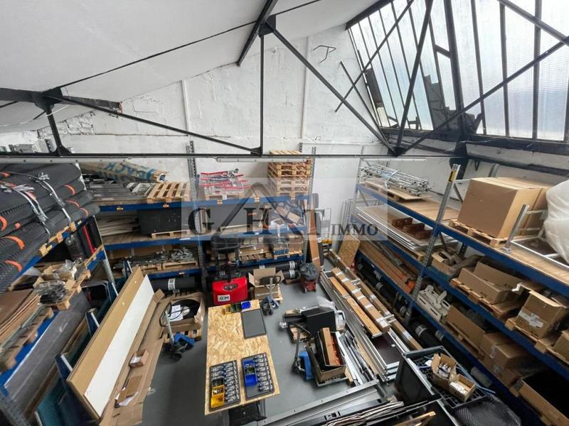 Entrepôt - 610 m²