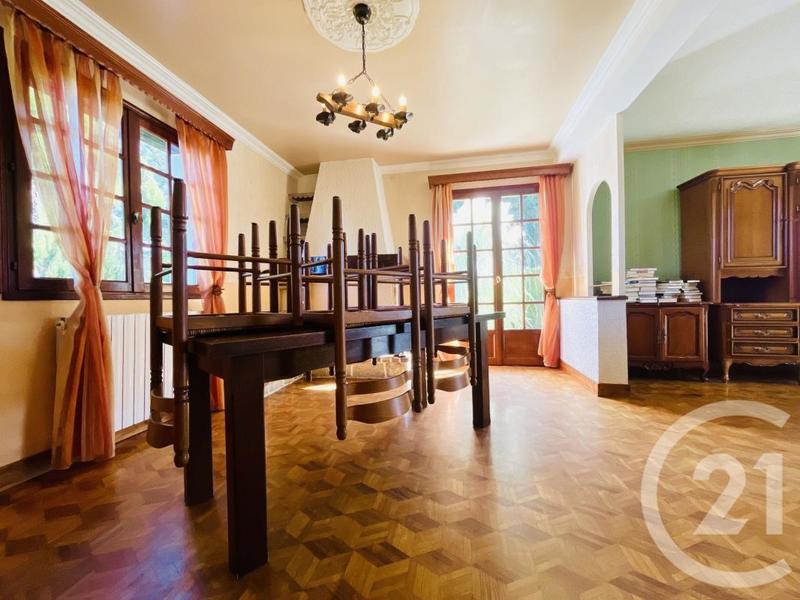 Maison - 216 m² - 7 pièces