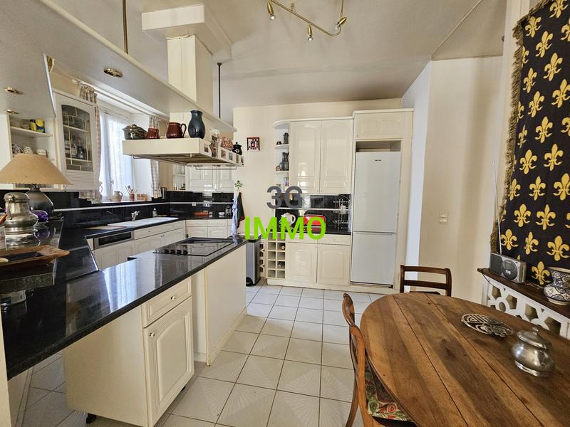 Appartement - 192 m² - 5 pièces