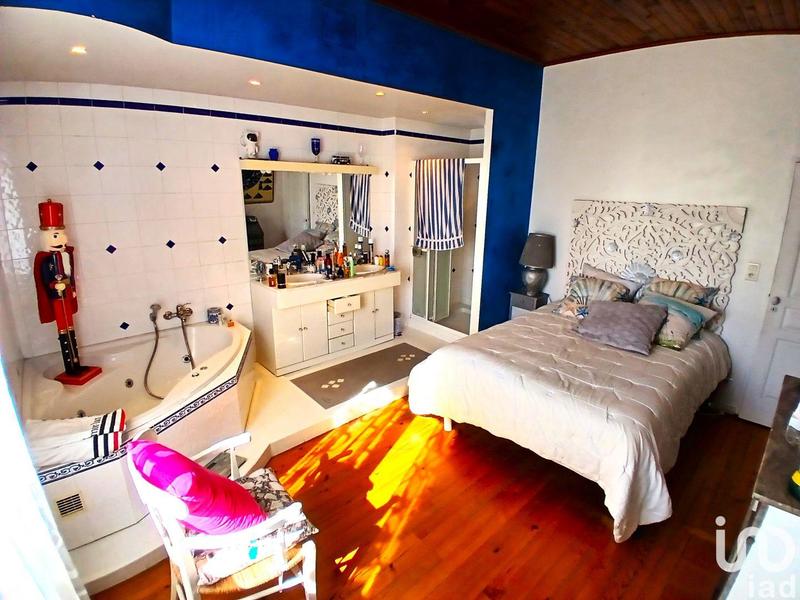 Maison - 240 m² - 6 pièces