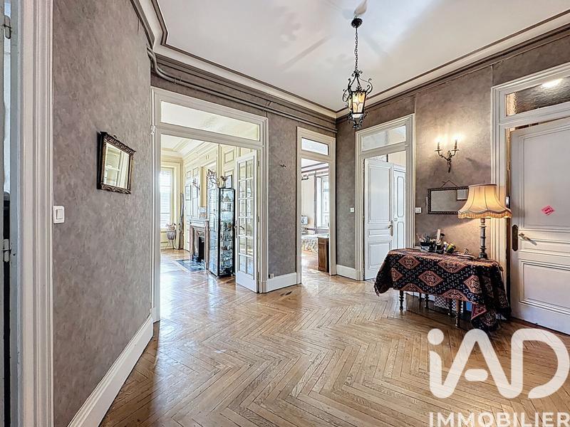 Appartement - 212 m² - 6 pièces