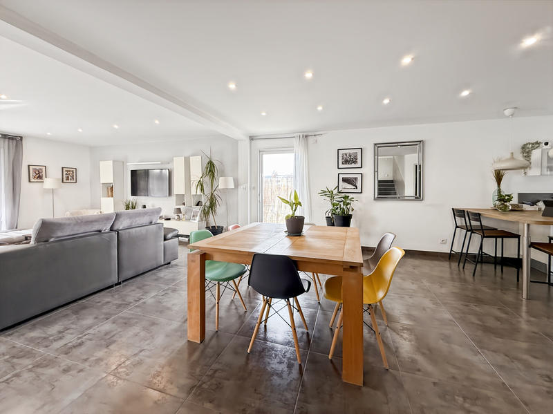 Maison - 180 m² - 6 pièces