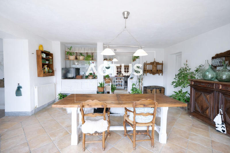 Maison - 220 m² - 7 pièces