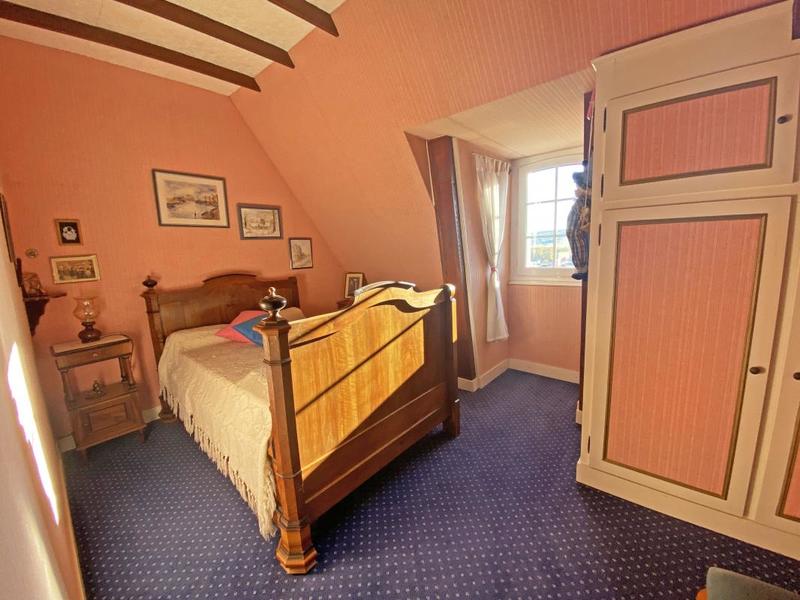 Propriété - 235 m² - 6 pièces