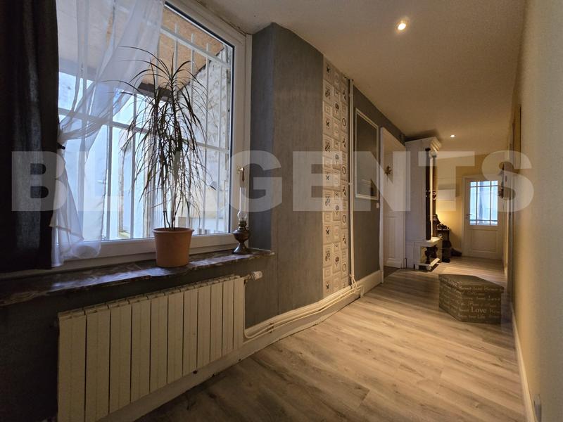 Maison - 260 m² - 10 pièces