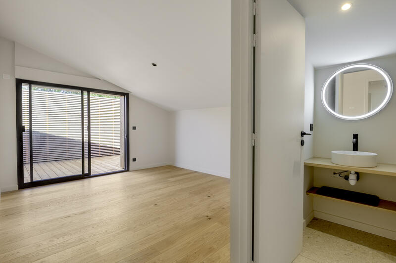 Maison - 260 m² - 7 pièces