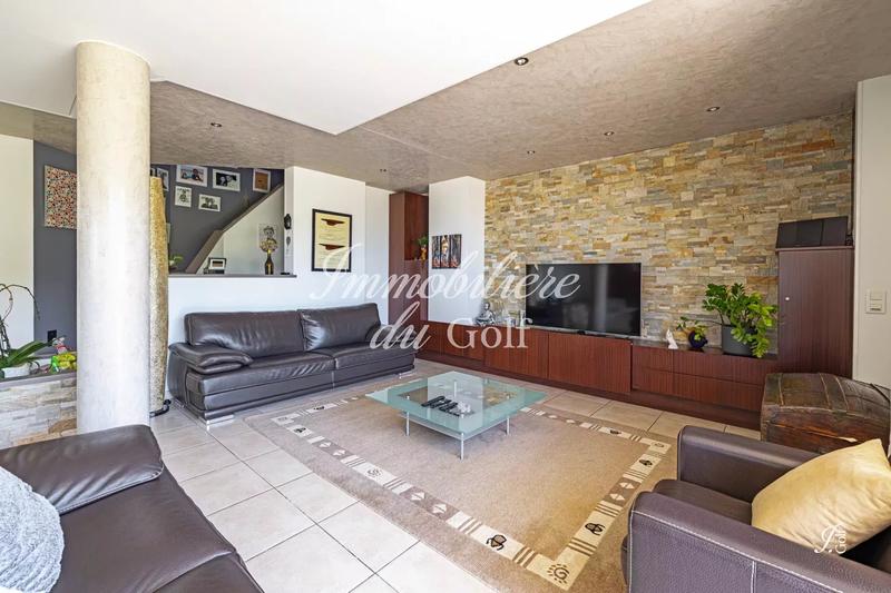 Villa - 232 m² - 6 pièces