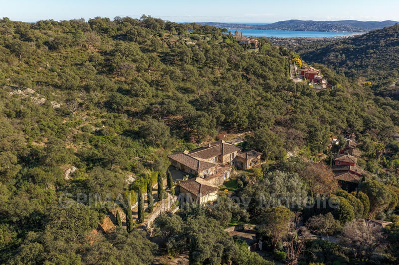 Maison - 250 m² - 8 pièces