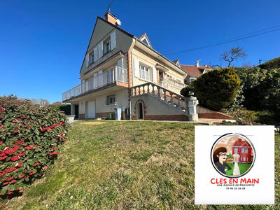 Maison traditionnelle - 152 m² - 7 pièces