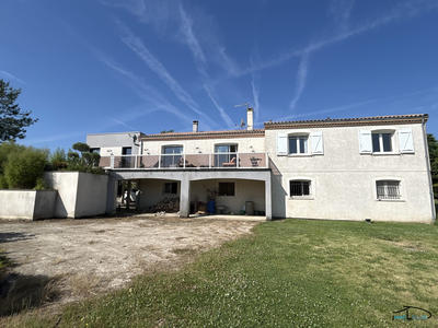 Maison traditionnelle - 172 m² - 6 pièces