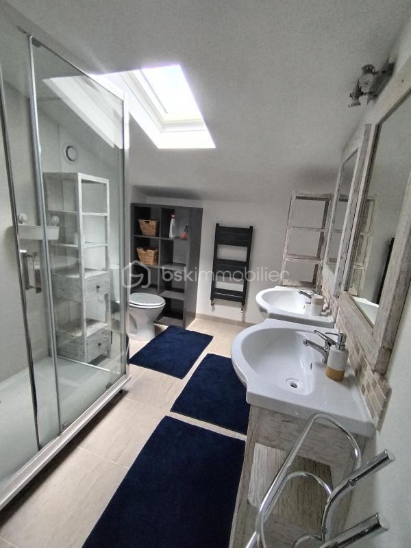 Maison traditionnelle - 330 m² - 11 pièces