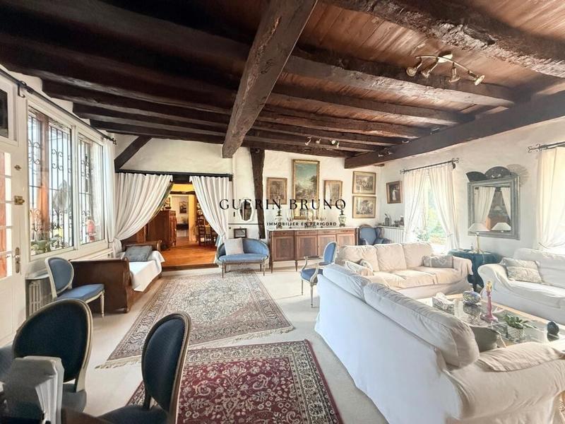 Propriété - 364 m² - 10 pièces