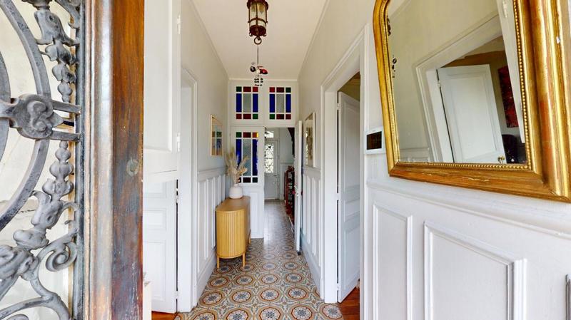 Maison - 229 m² - 7 pièces