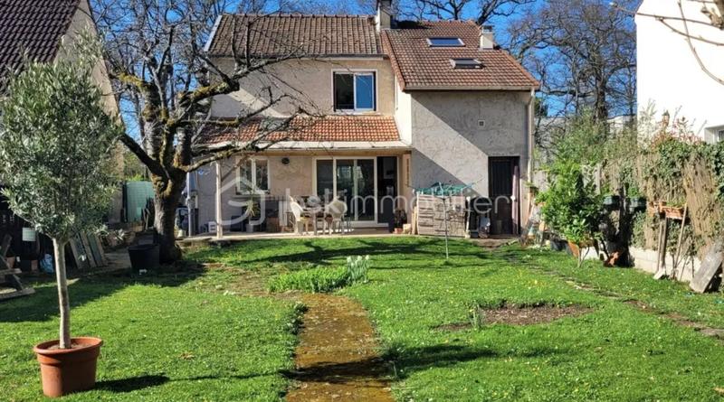 Maison - 95 m² - 5 pièces