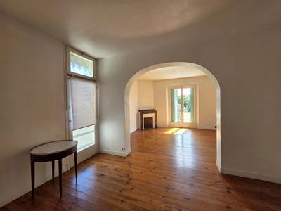 Maison - 220 m² - 5 pièces