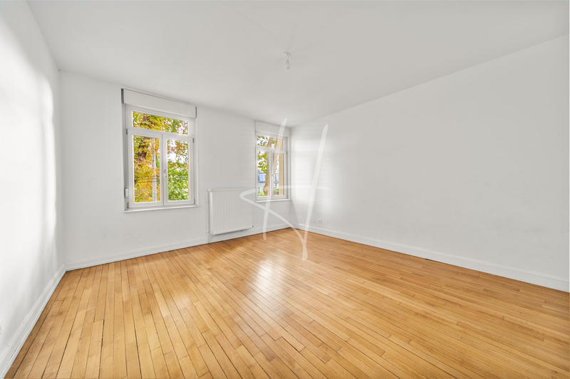 Maison - 220 m² - 9 pièces