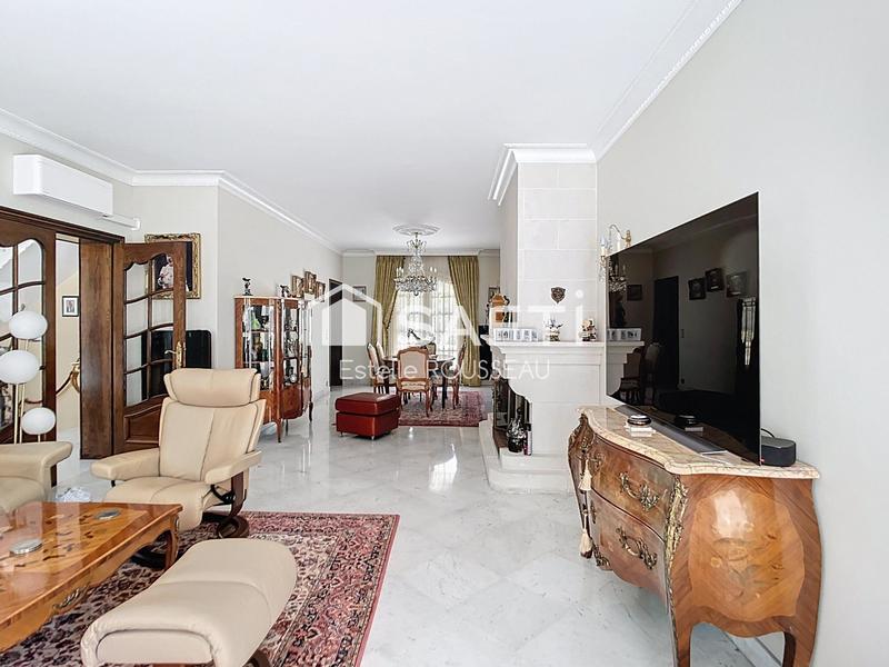 Maison - 221 m² - 7 pièces