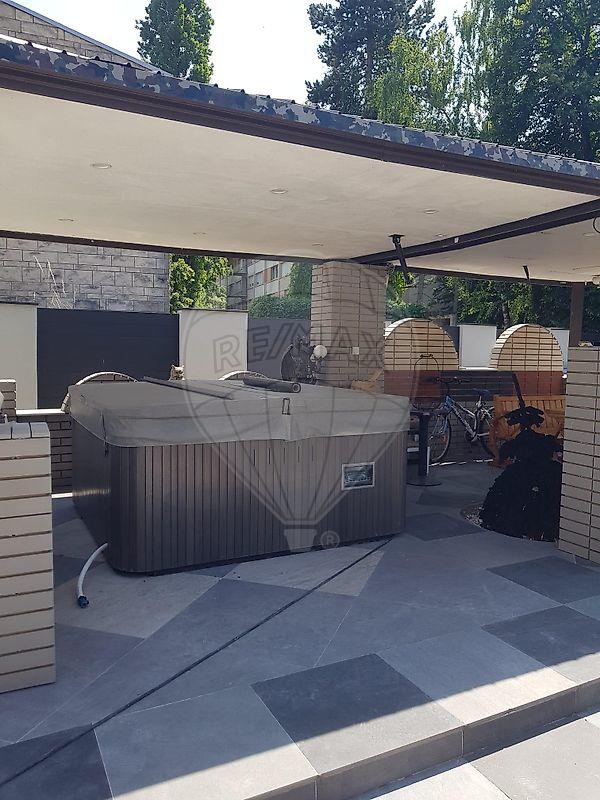 Maison - 255 m² - 6 pièces