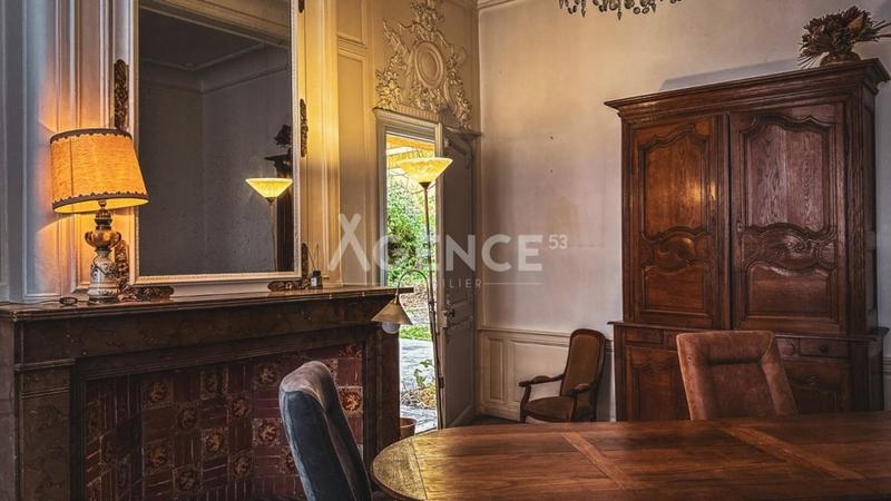 Maison bourgeoise - 340 m² - 12 pièces