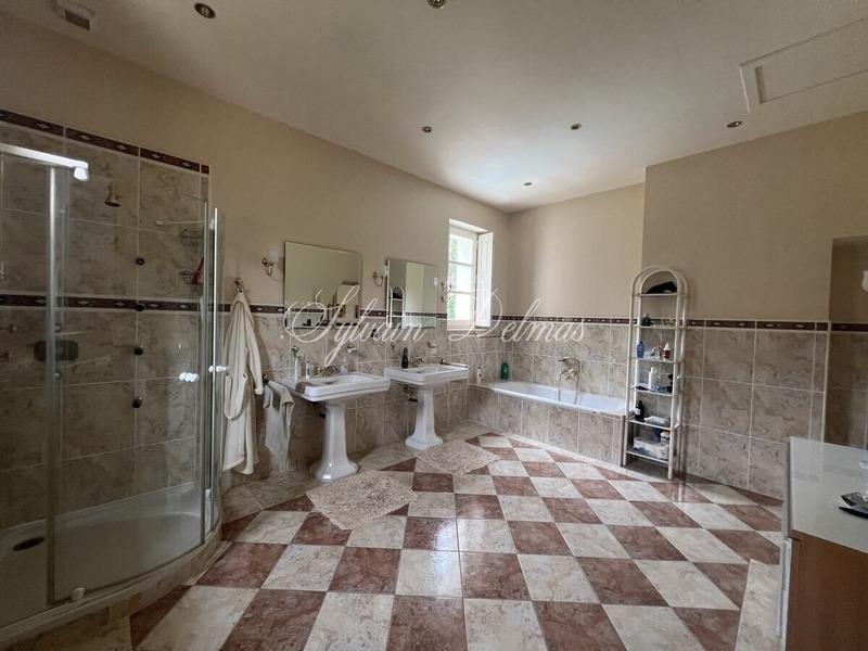 Maison - 680 m² - 16 pièces