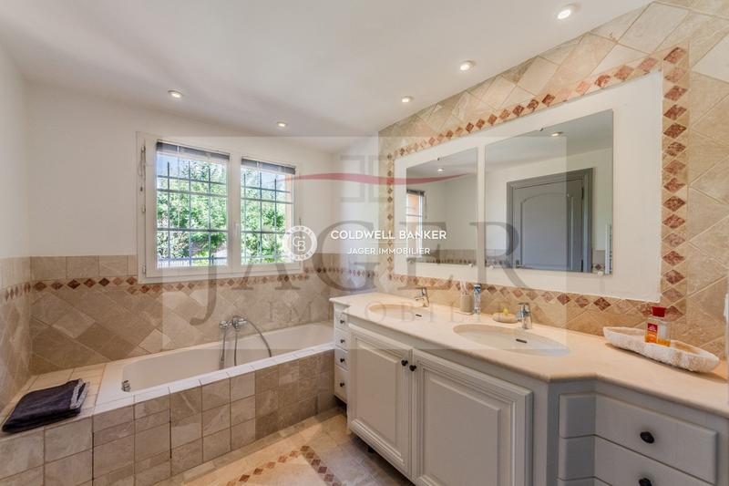 Villa - 200 m² - 6 pièces