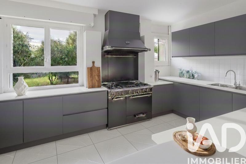 Maison - 204 m² - 8 pièces