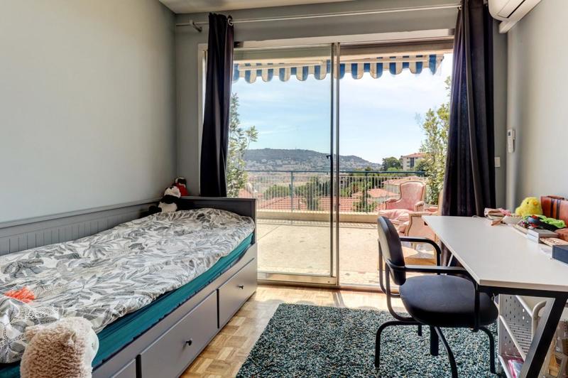 Appartement - 82 m² - 3 pièces