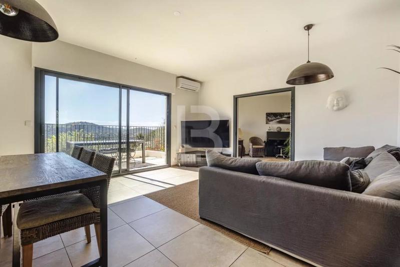 Villa - 260 m² - 8 pièces