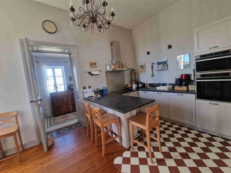 Maison - 331 m² - 10 pièces