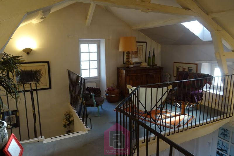 Propriété - 310 m² - 9 pièces