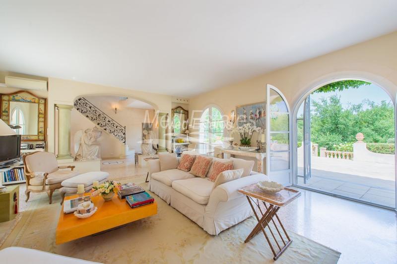 Villa - 250 m² - 5 pièces