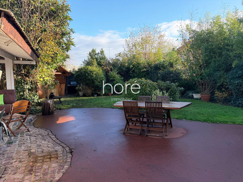 Maison - 210 m² - 8 pièces