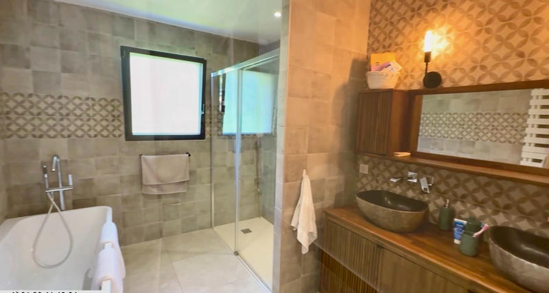 Maison - 266 m² - 8 pièces