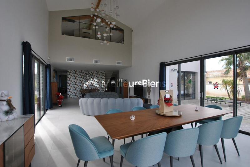 Propriété - 250 m² - 8 pièces