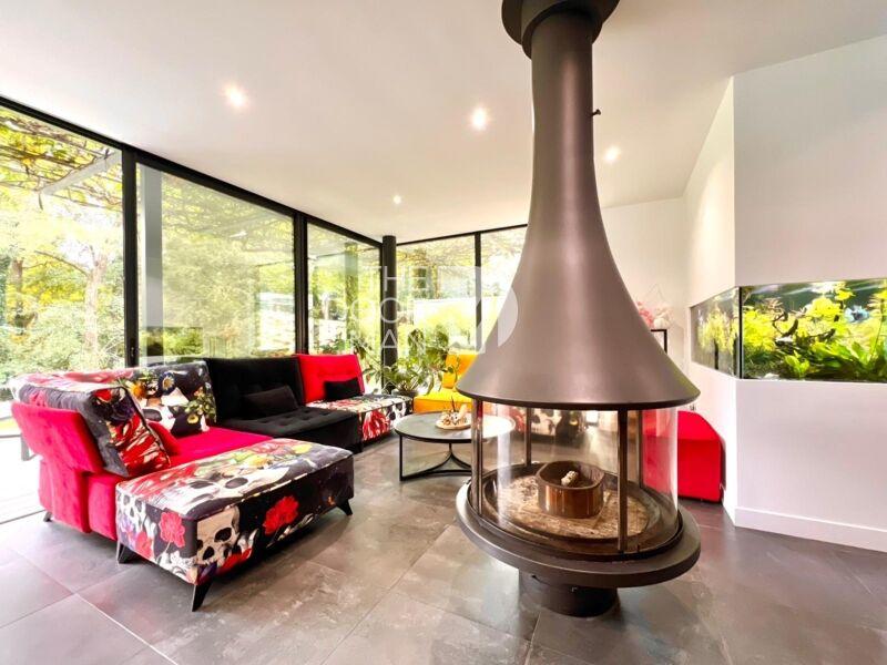 Maison - 239 m² - 7 pièces