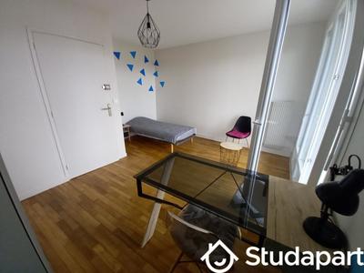 Chambre - 9 m² - 1 pièce