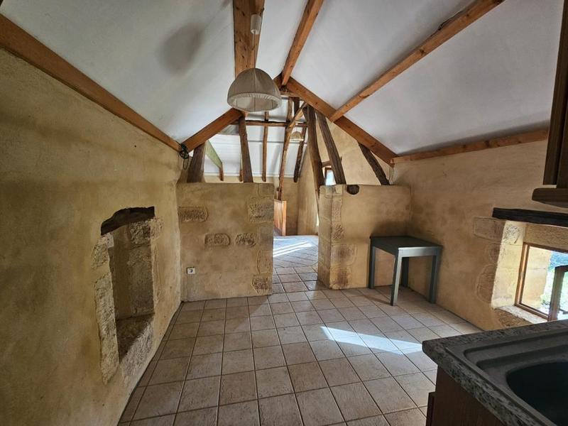 Maison - 2 135 m² - 52 pièces