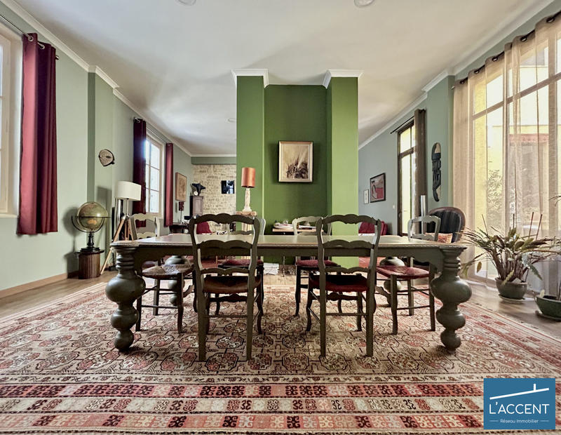 Appartement - 197 m² - 6 pièces